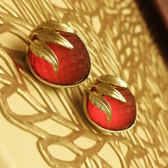 Sarah Coventry Elegant Red and Gold Earrings - Picture 8 of 8